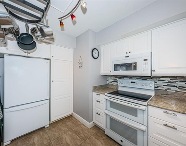 6295 Bahia Del Mar Circle - Photo Thumbnail 2