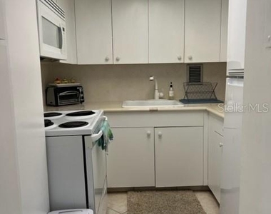 880 Mandalay Avenue - Photo Thumbnail 14