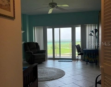 880 Mandalay Avenue - Photo Thumbnail 18