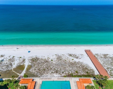 880 Mandalay Avenue - Photo Thumbnail 2