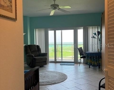 880 Mandalay Avenue - Photo Thumbnail 5