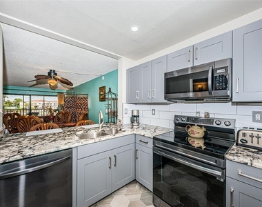 6281 Bahia Del Mar Boulevard - Photo Thumbnail 9