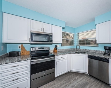 6077 Bahia Del Mar Boulevard - Photo Thumbnail 2