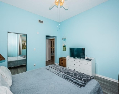 6077 Bahia Del Mar Boulevard - Photo Thumbnail 8