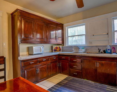 1130 S Hoover Street - Photo Thumbnail 8