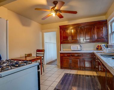 1130 S Hoover Street - Photo Thumbnail 9
