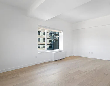 445 Gerard Avenue - Photo Thumbnail 2