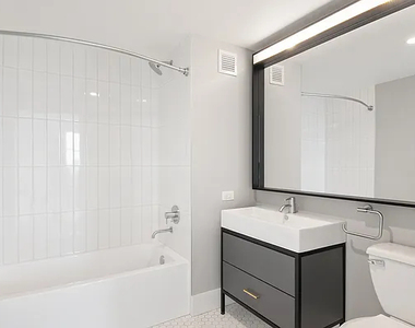 445 Gerard Avenue - Photo Thumbnail 4