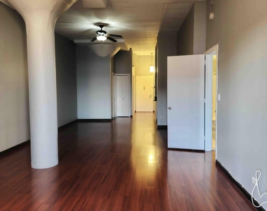 80 Bay Street - Photo Thumbnail 2