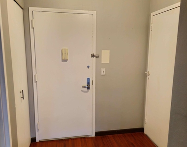80 Bay Street - Photo Thumbnail 9