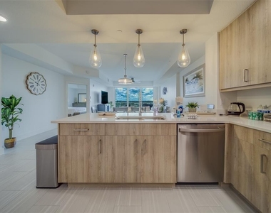 415 Island Way - Photo Thumbnail 4