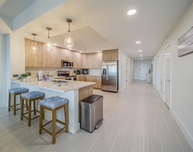 415 Island Way - Photo Thumbnail 2