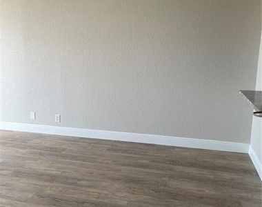 6177 Sun Boulevard - Photo Thumbnail 3