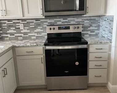 6177 Sun Boulevard - Photo Thumbnail 2