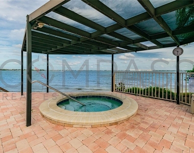 6177 Sun Boulevard - Photo Thumbnail 10