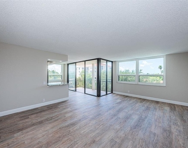 6177 Sun Boulevard - Photo Thumbnail 5