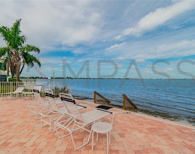 6177 Sun Boulevard - Photo Thumbnail 9