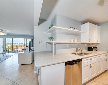 10355 Paradise Boulevard - Photo Thumbnail 12
