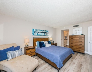 6361 Bahia Del Mar Boulevard - Photo Thumbnail 10