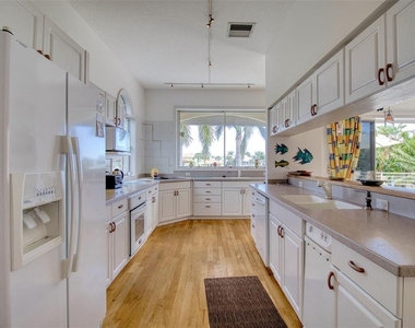 131 Sands Point Drive - Photo Thumbnail 10