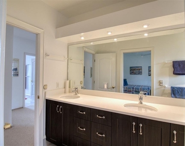 131 Sands Point Drive - Photo Thumbnail 14