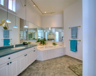 131 Sands Point Drive - Photo Thumbnail 32