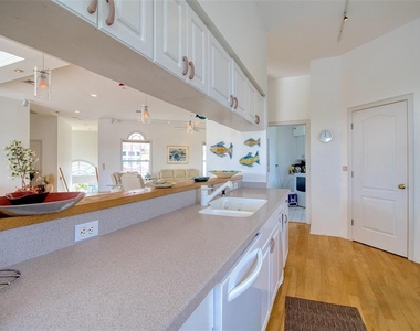 131 Sands Point Drive - Photo Thumbnail 9