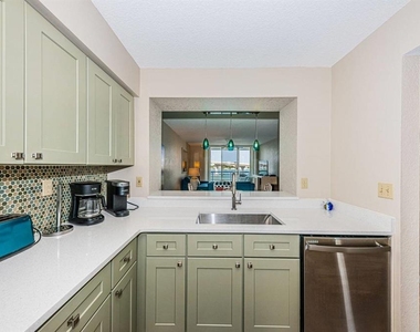 5901 Bahia Del Mar Circle - Photo Thumbnail 3