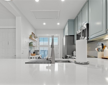 6287 Bahia Del Mar Circle - Photo Thumbnail 10