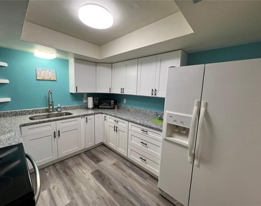 1406 N Saturn Avenue - Photo Thumbnail 9