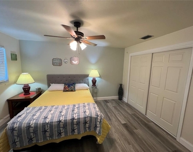 1406 N Saturn Avenue - Photo Thumbnail 14