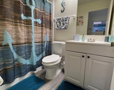 1406 N Saturn Avenue - Photo Thumbnail 16
