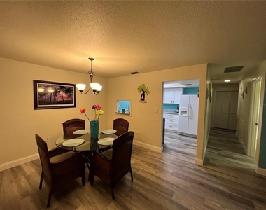 1406 N Saturn Avenue - Photo Thumbnail 6