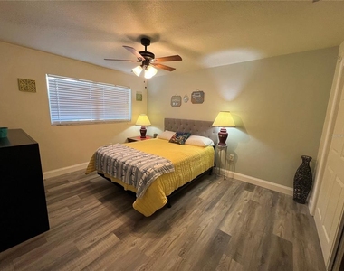 1406 N Saturn Avenue - Photo Thumbnail 12