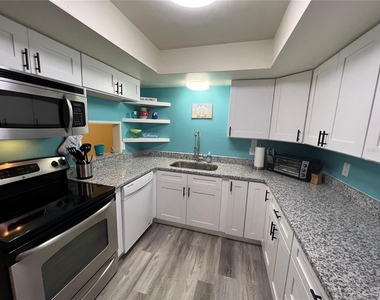 1406 N Saturn Avenue - Photo Thumbnail 8