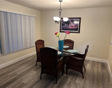 1406 N Saturn Avenue - Photo Thumbnail 4