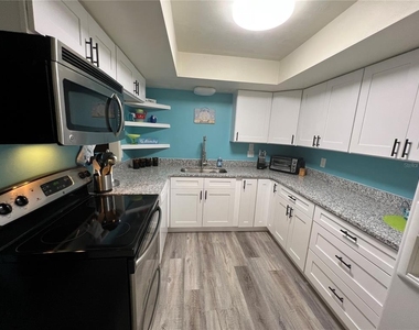 1406 N Saturn Avenue - Photo Thumbnail 10