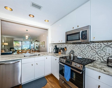 6295 Bahia Del Mar Circle - Photo Thumbnail 4
