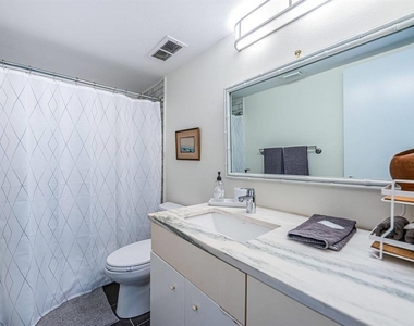 6295 Bahia Del Mar Circle - Photo Thumbnail 14