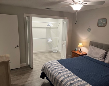 1404 N Saturn Avenue - Photo Thumbnail 17
