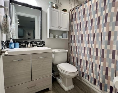 1404 N Saturn Avenue - Photo Thumbnail 9