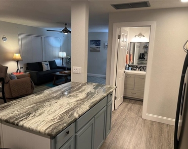 1404 N Saturn Avenue - Photo Thumbnail 8