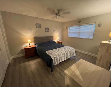 1404 N Saturn Avenue - Photo Thumbnail 11