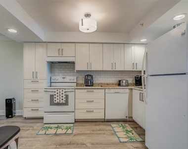 17900 Gulf Boulevard - Photo Thumbnail 8
