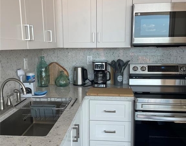 6211 Sun Boulevard - Photo Thumbnail 5