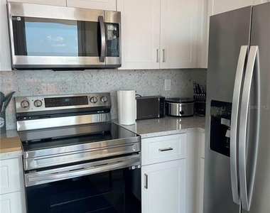 6211 Sun Boulevard - Photo Thumbnail 6
