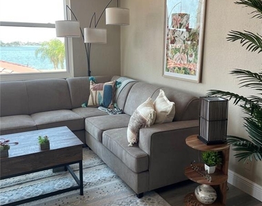 6211 Sun Boulevard - Photo Thumbnail 12
