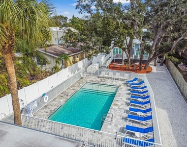 1523 Bayshore Boulevard - Photo Thumbnail 4