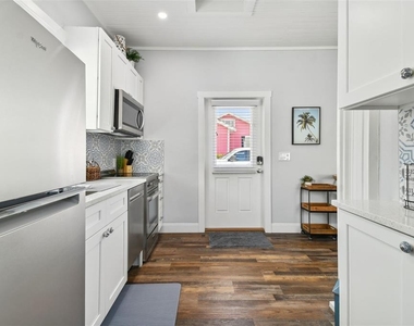 602 1/2 Skinner Boulevard - Photo Thumbnail 5