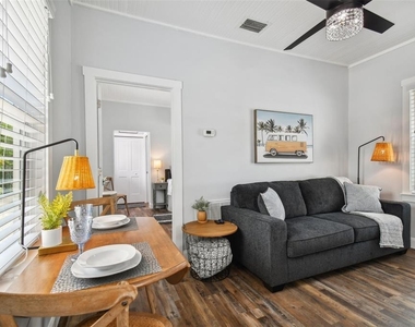 602 1/2 Skinner Boulevard - Photo Thumbnail 9